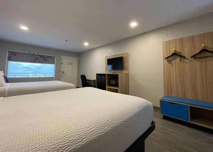 Days Inn by Wyndham San Antonio Northwest/Seaworld